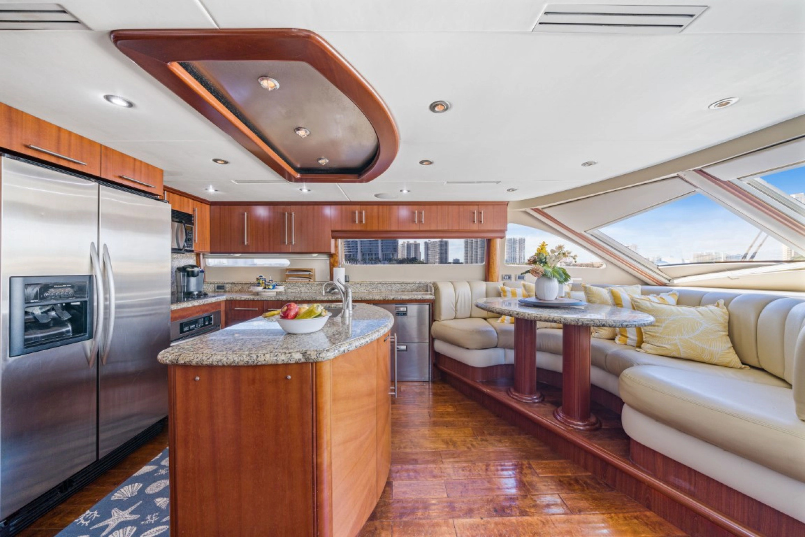 2004 Lazzara Yachts 80 Open Fly