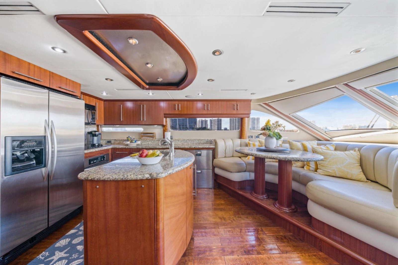 2004 Lazzara Yachts 80 Open Fly