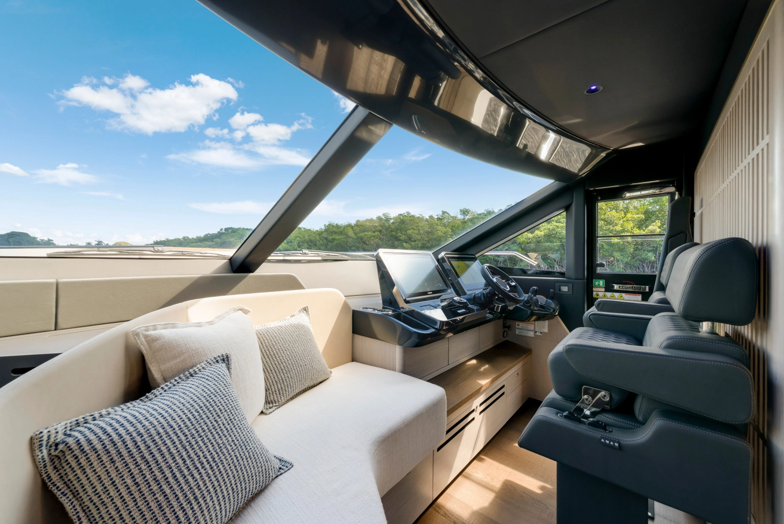 70 FLY 70ft Absolute Yacht For Sale