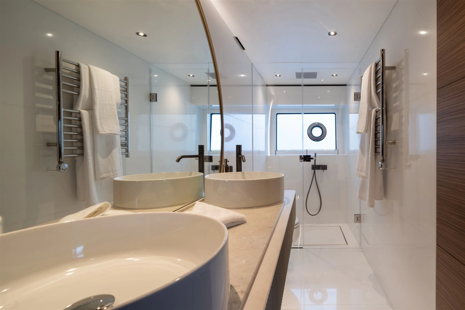 82 OCEAN ENCLOSED 82ft Sunseeker Yacht For Sale