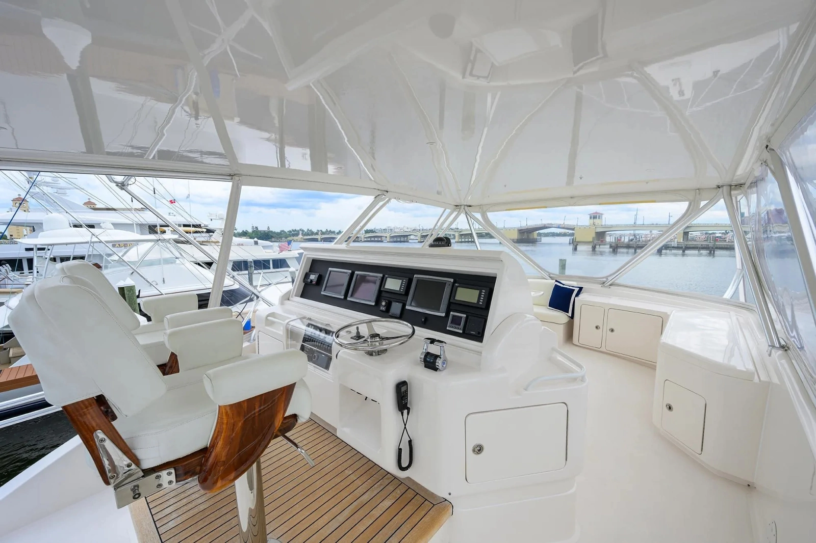 2014 Bertram 700