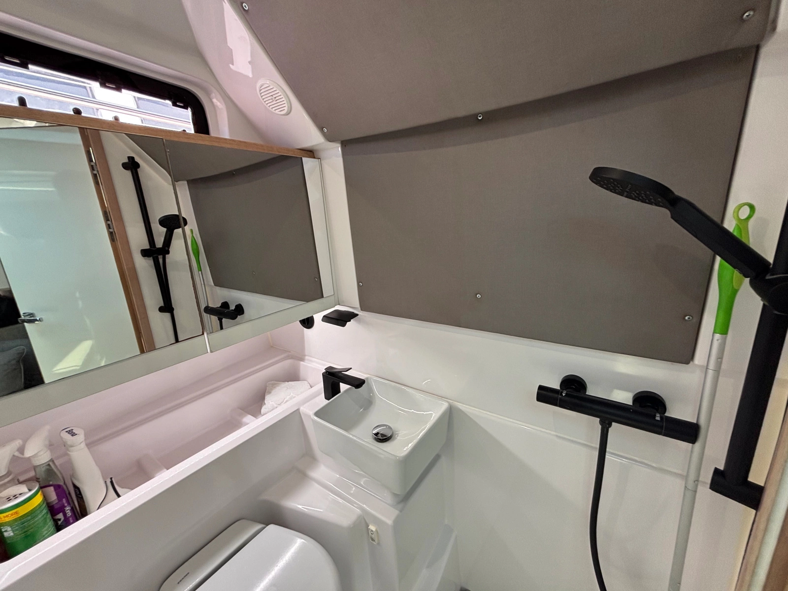2022 Axopar 45 XC Cross Cabin