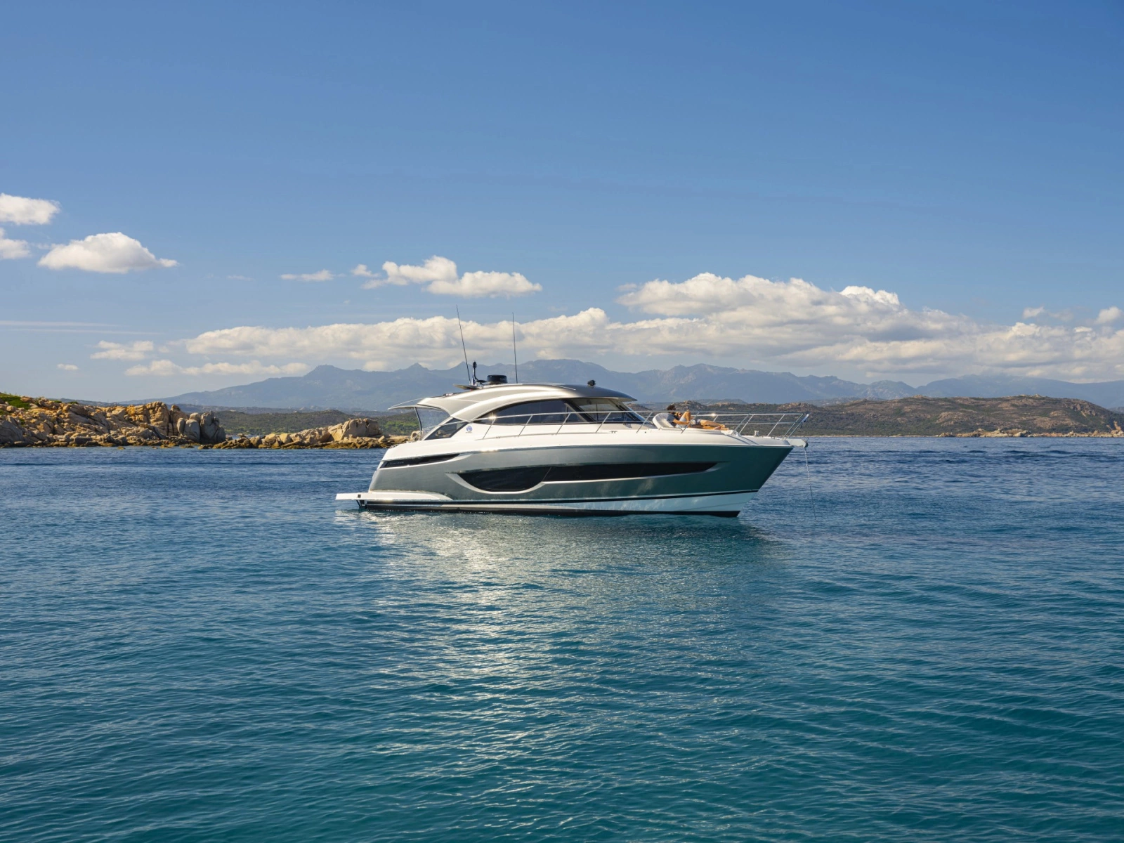 64 Sports Motor Yacht 64ft Riviera Yacht For Sale