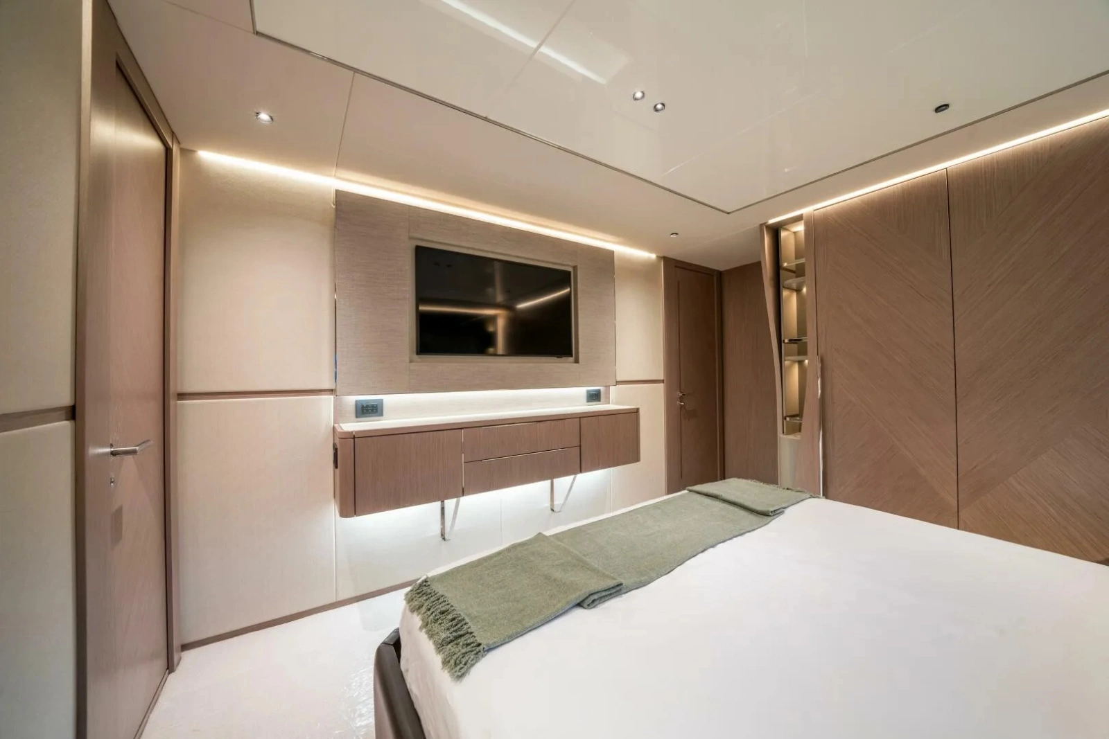 100 YACHT 100ft Sunseeker Yacht For Sale