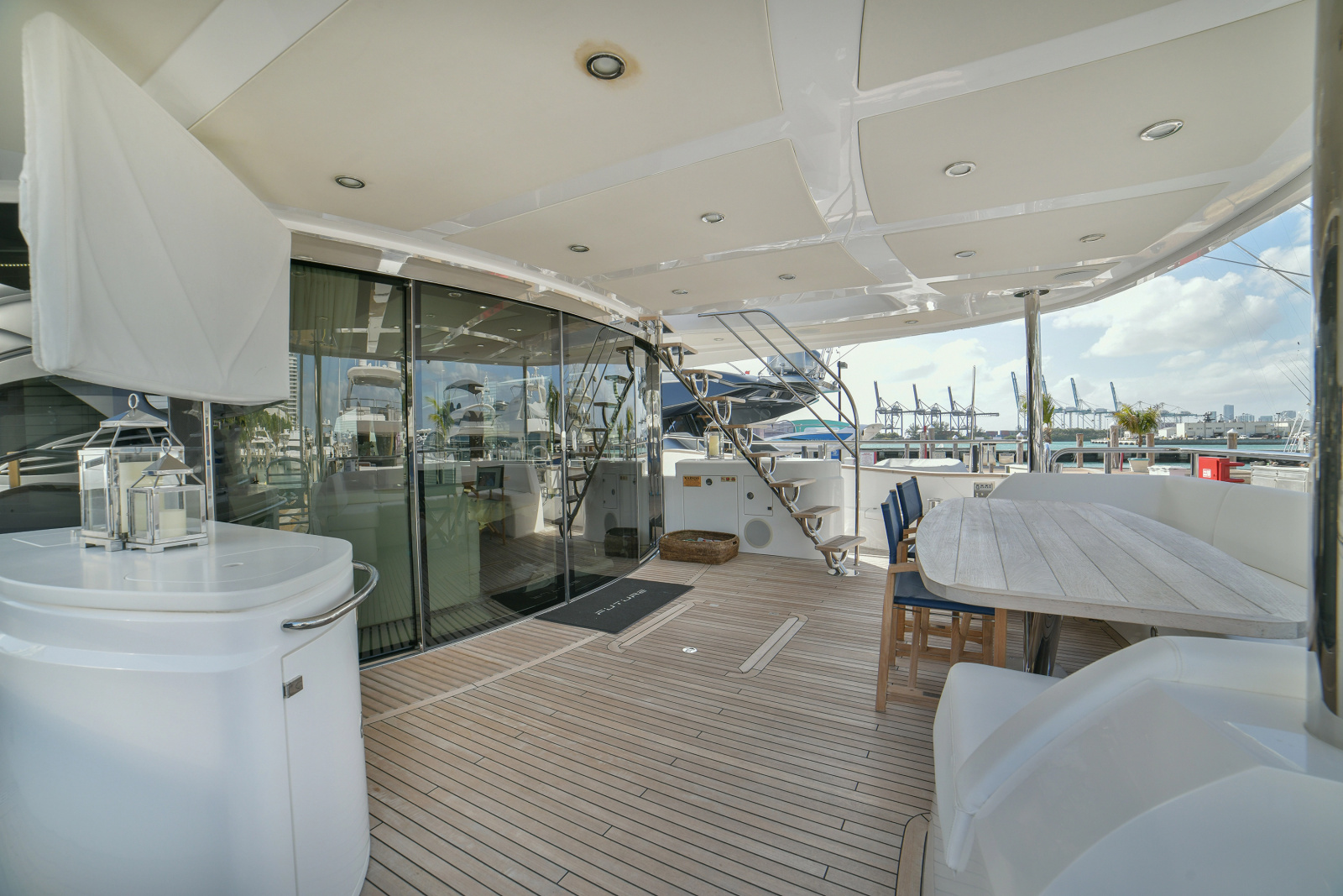 2015 Sunseeker 28 Metre Yacht