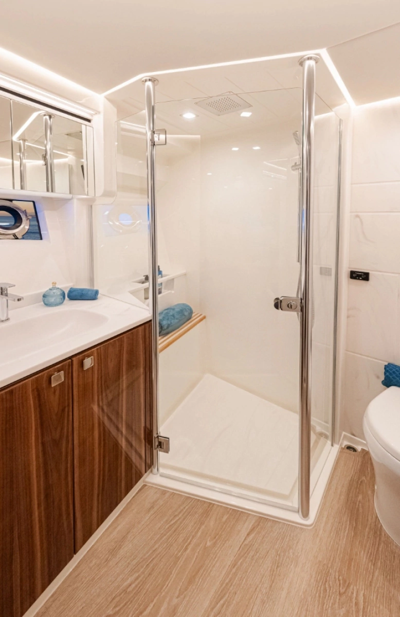 6800 SPORT YACHT 68ft Riviera Yacht For Sale