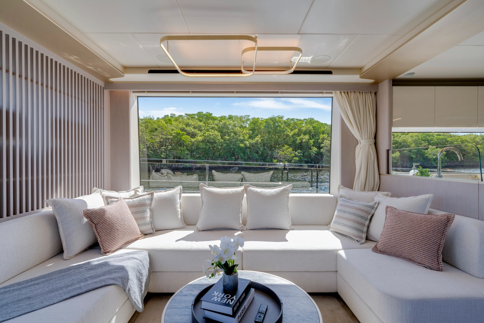 70 FLY 70ft Absolute Yacht For Sale