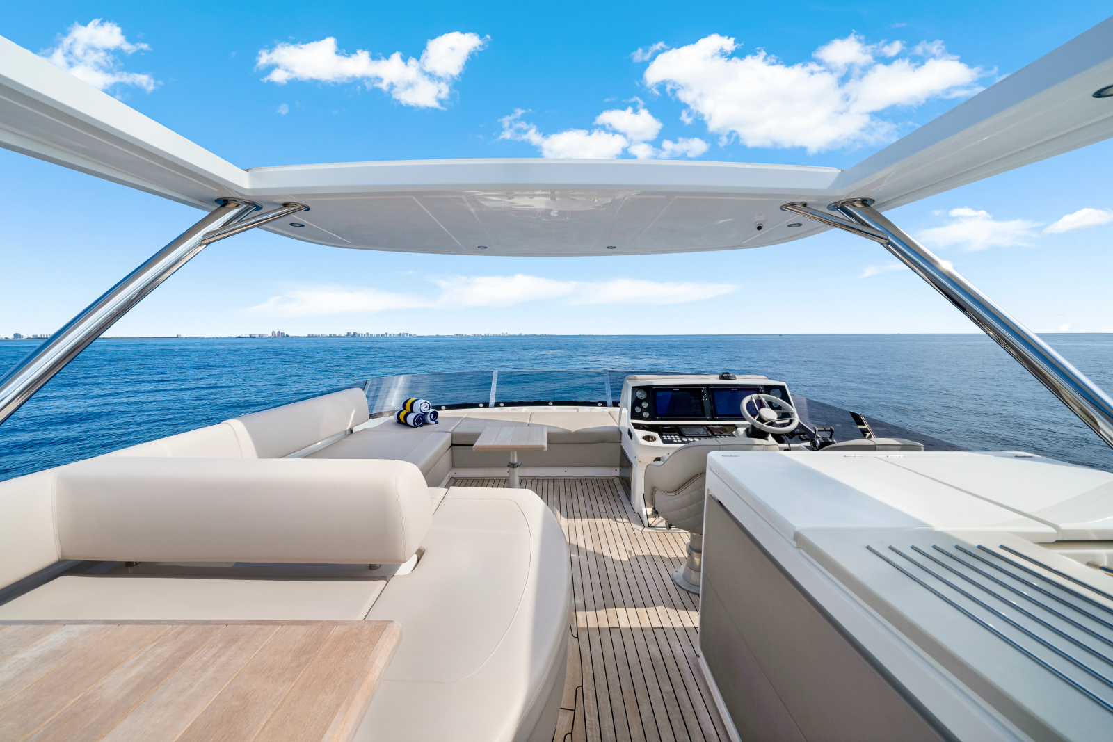 2020 Sunseeker 76 Yacht