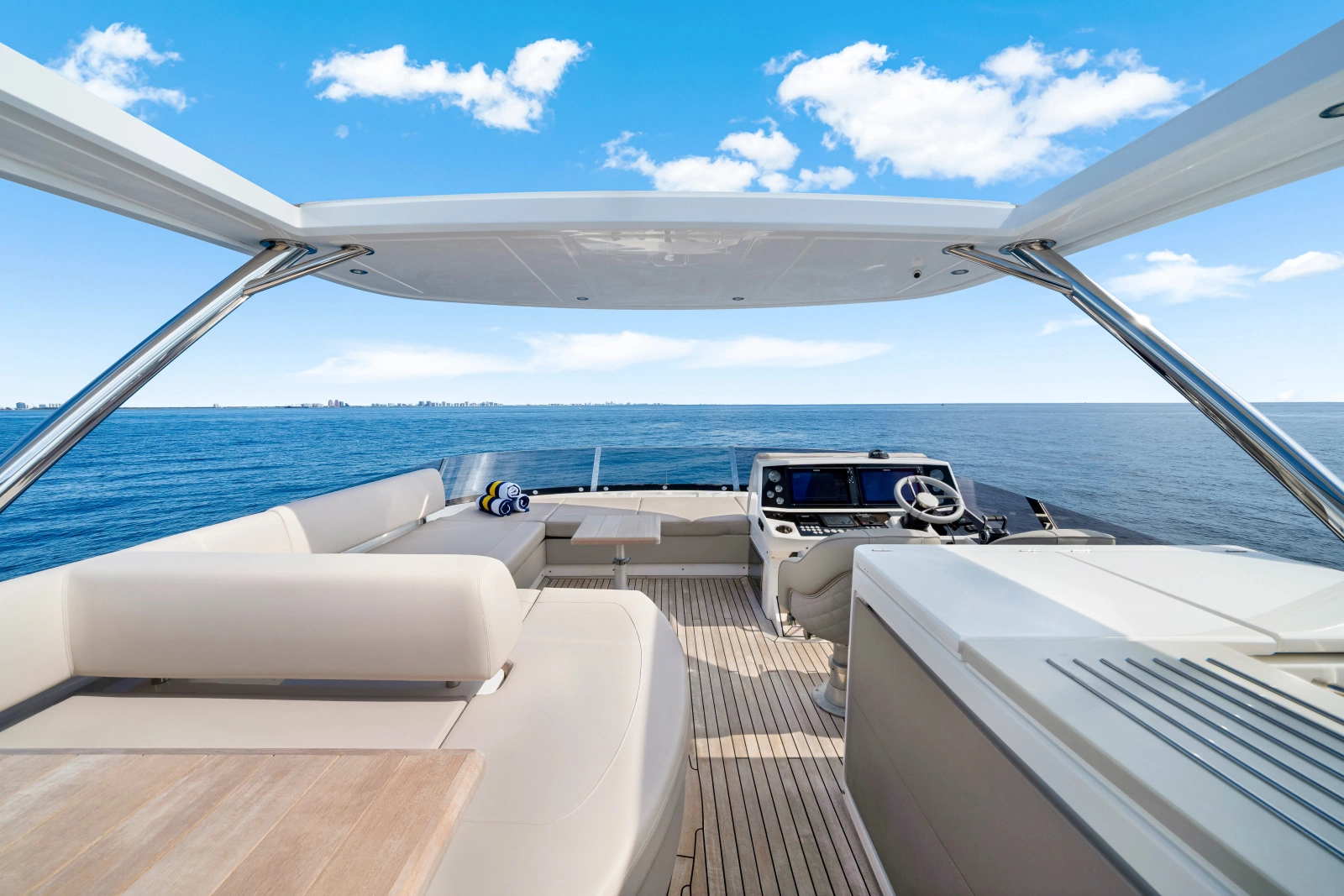 2020 Sunseeker 76 Yacht
