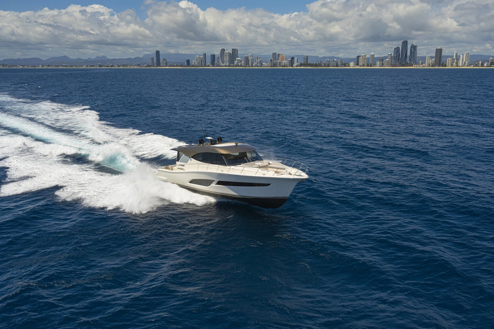 585 SUV 58ft Riviera Yacht For Sale