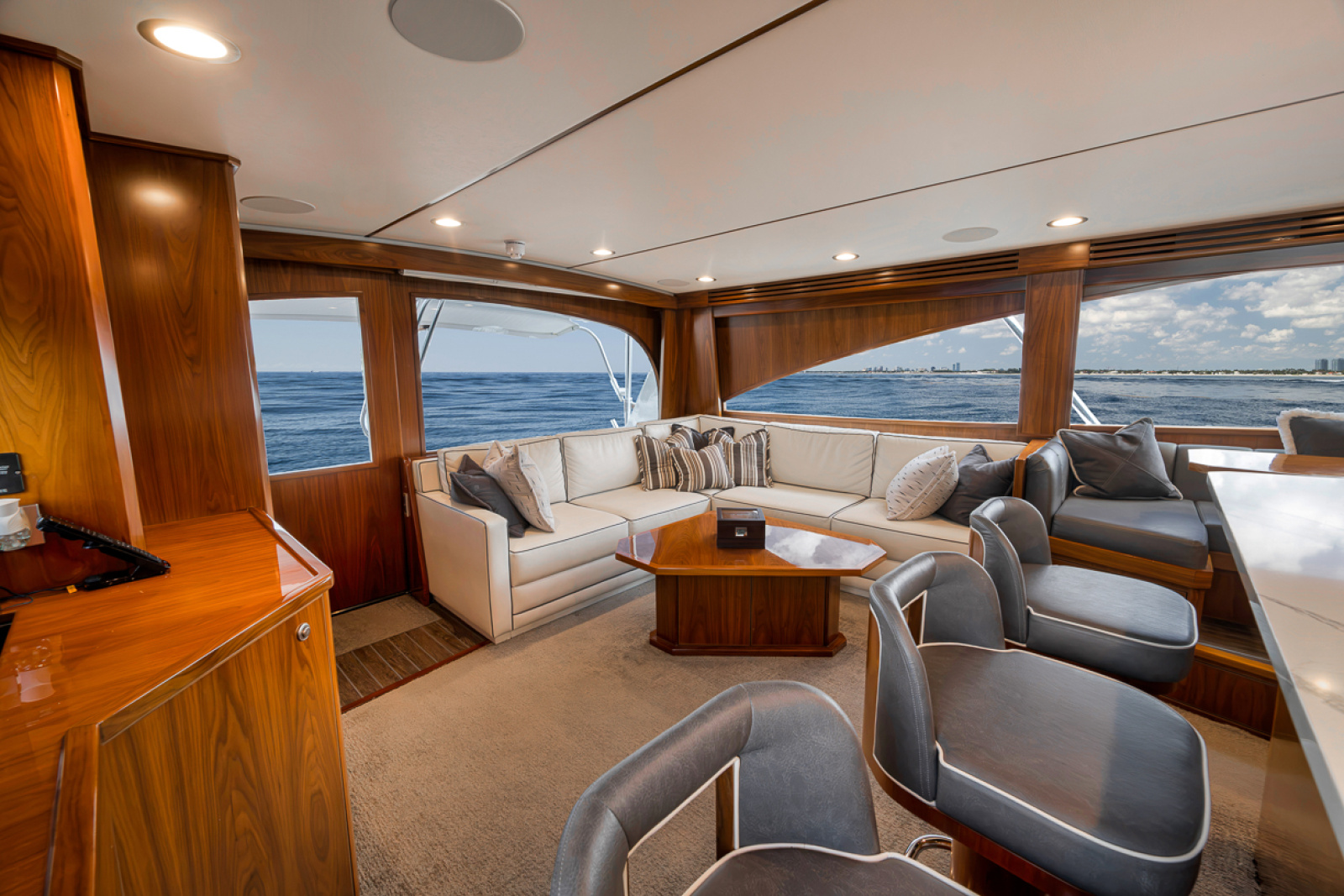 2020 Viking 68 Convertible