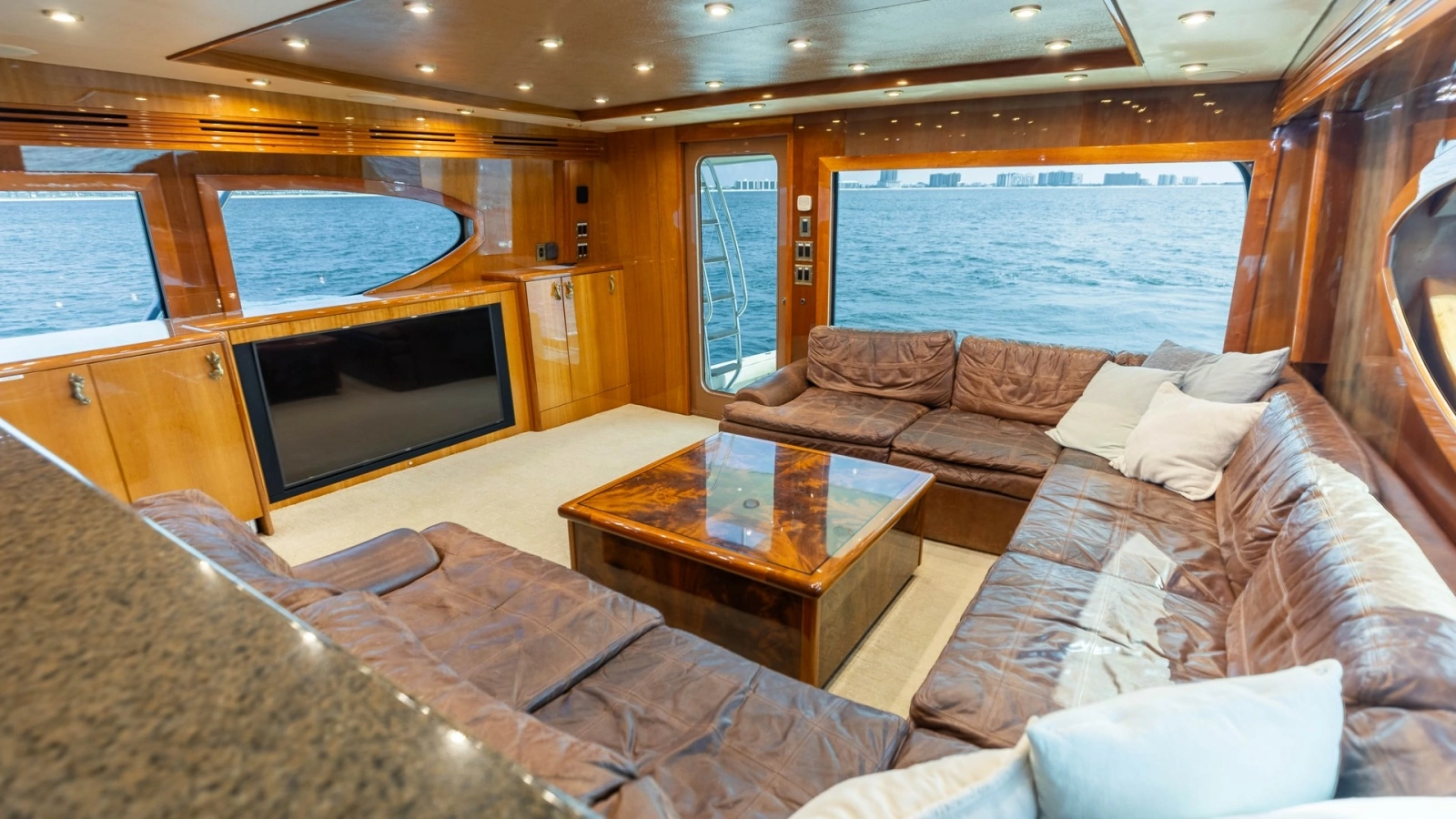 2007 Hatteras 68 Convertible- KEMOSABE- Salon