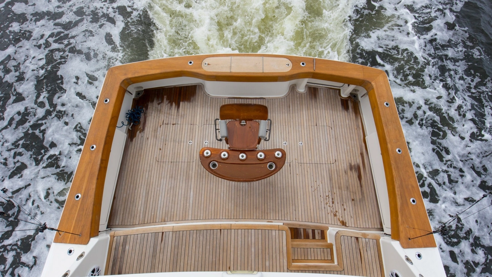 2007 74 Viking Enclosed Bridge Never Settle Rear Deck (8)