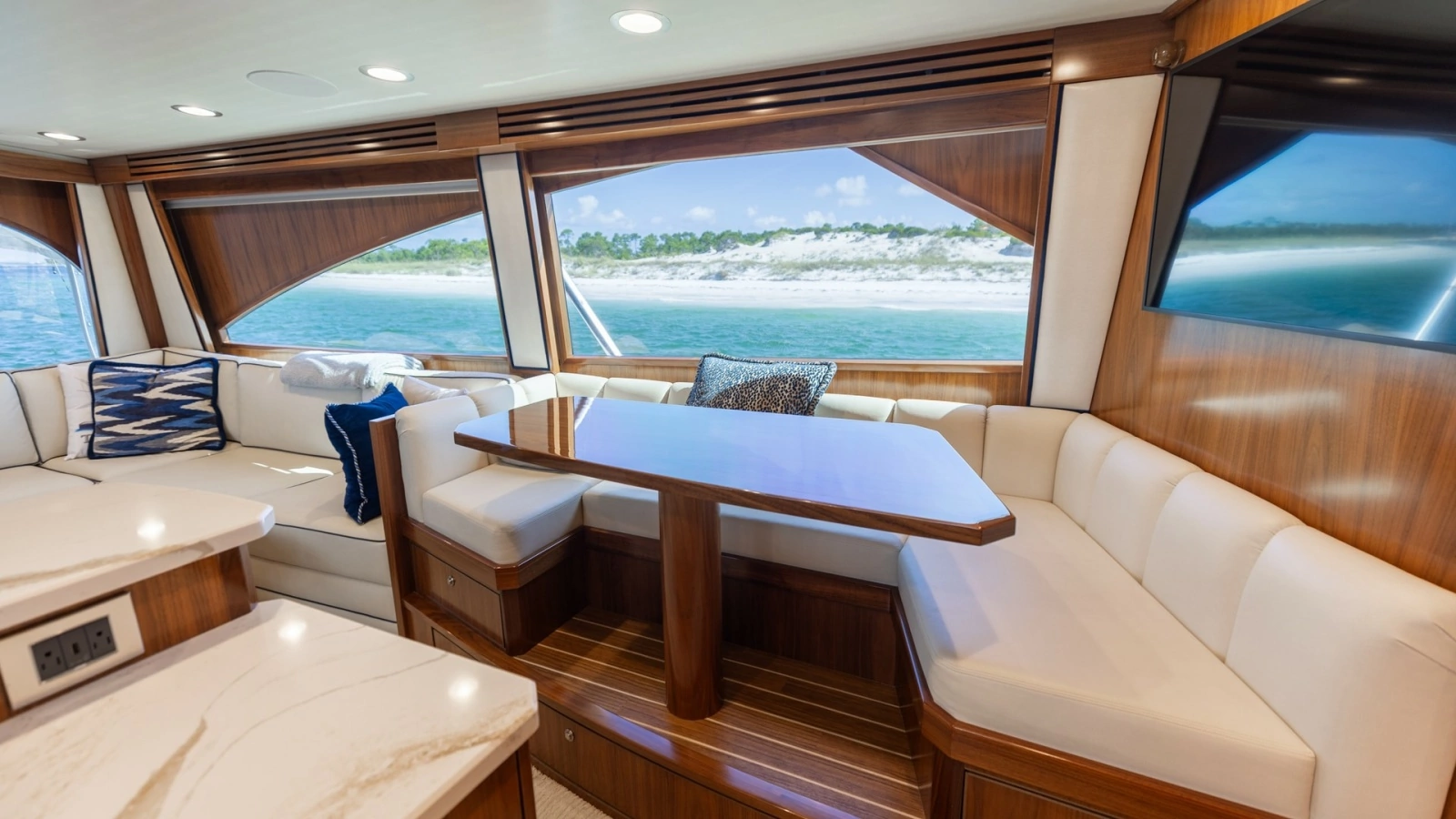 Salon with Panoramic Windows