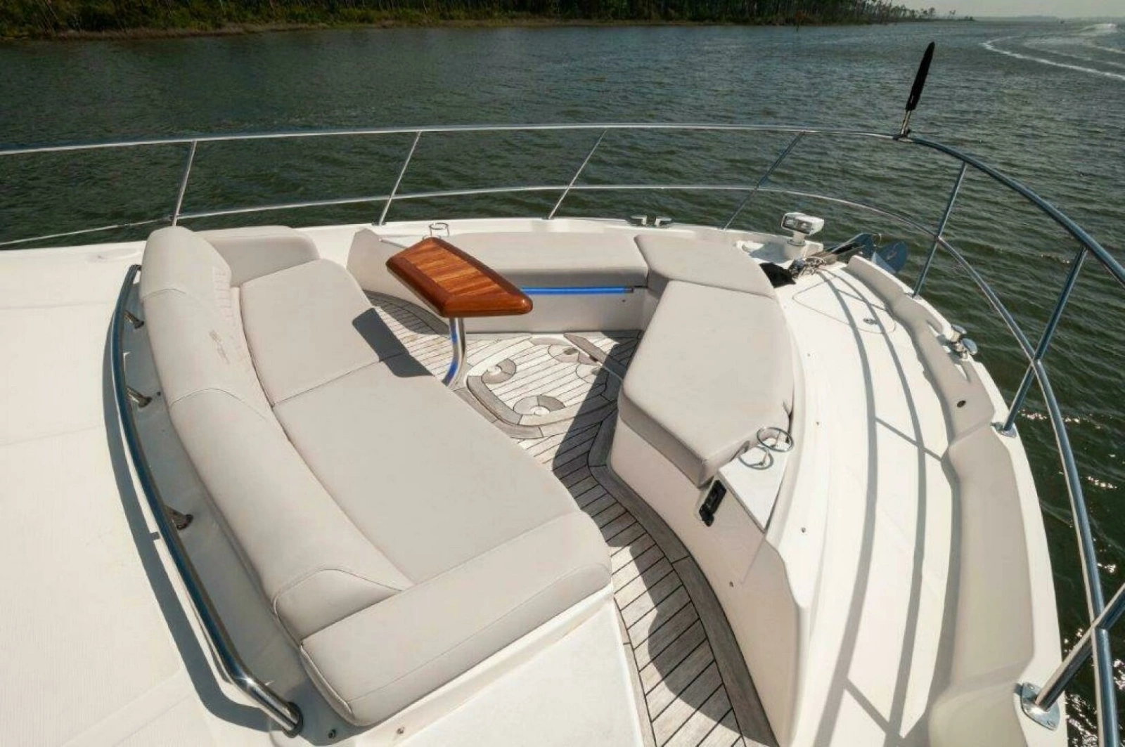 2018 Sea Ray L550 Flybridge photo 32