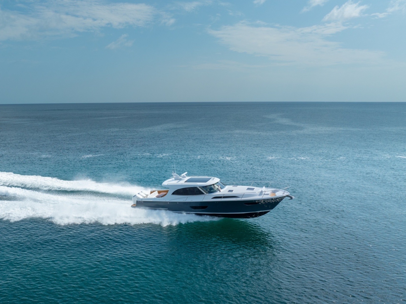 Eclipse 50 - STINGRAY GRAY - Exterior Profile