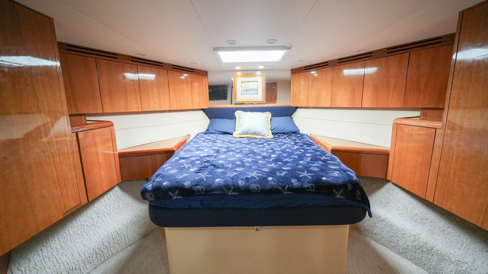 Luxurious Forward Stateroom