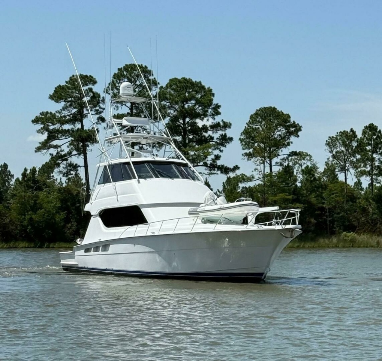 65' 2002 Hatteras 65 Enclosed Bridge