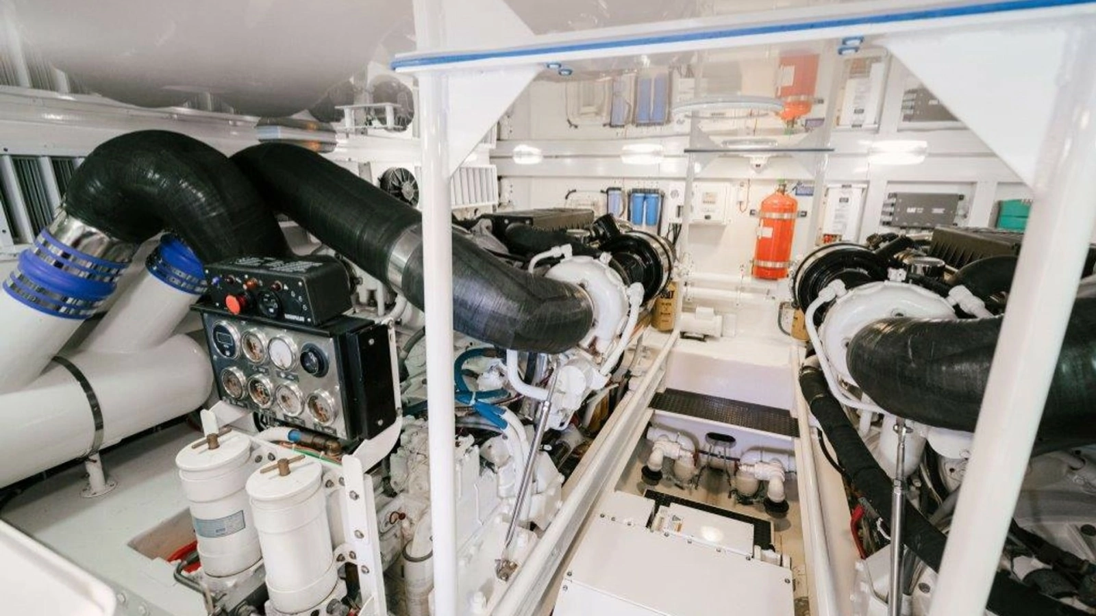 2007 64 Viking CNV Evil Eyes Engine Room (6)