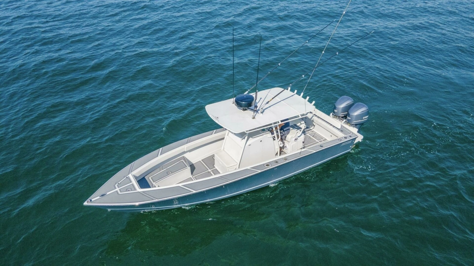2004 31 Jupiter 31FS Smoke Show Overview (2)