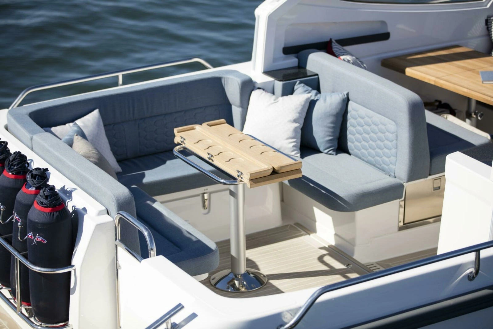 Nimbus 305 Drophead Aft Seating