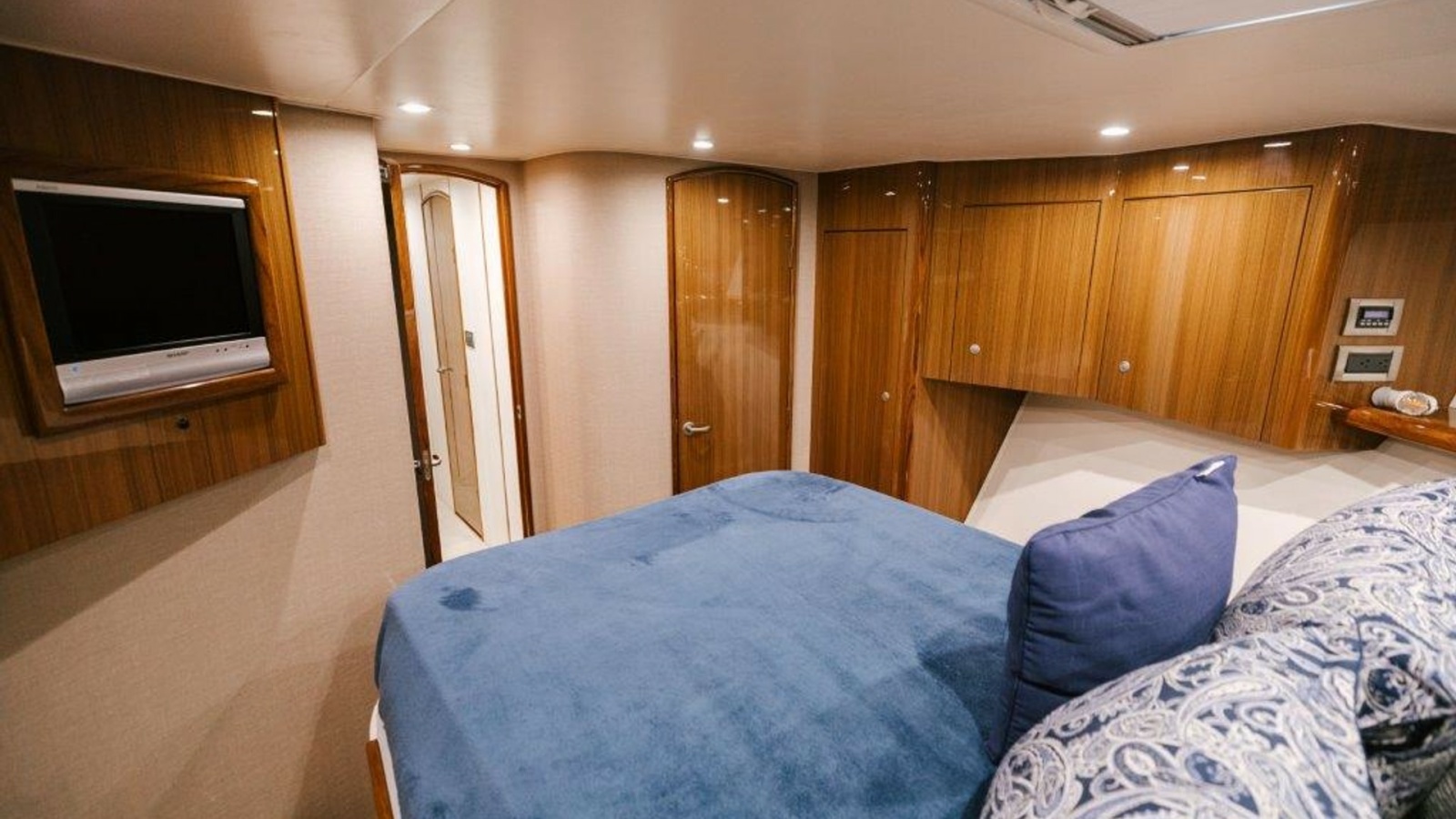 2007 64 Viking CNV Evil Eyes Forward Stateroom (1)