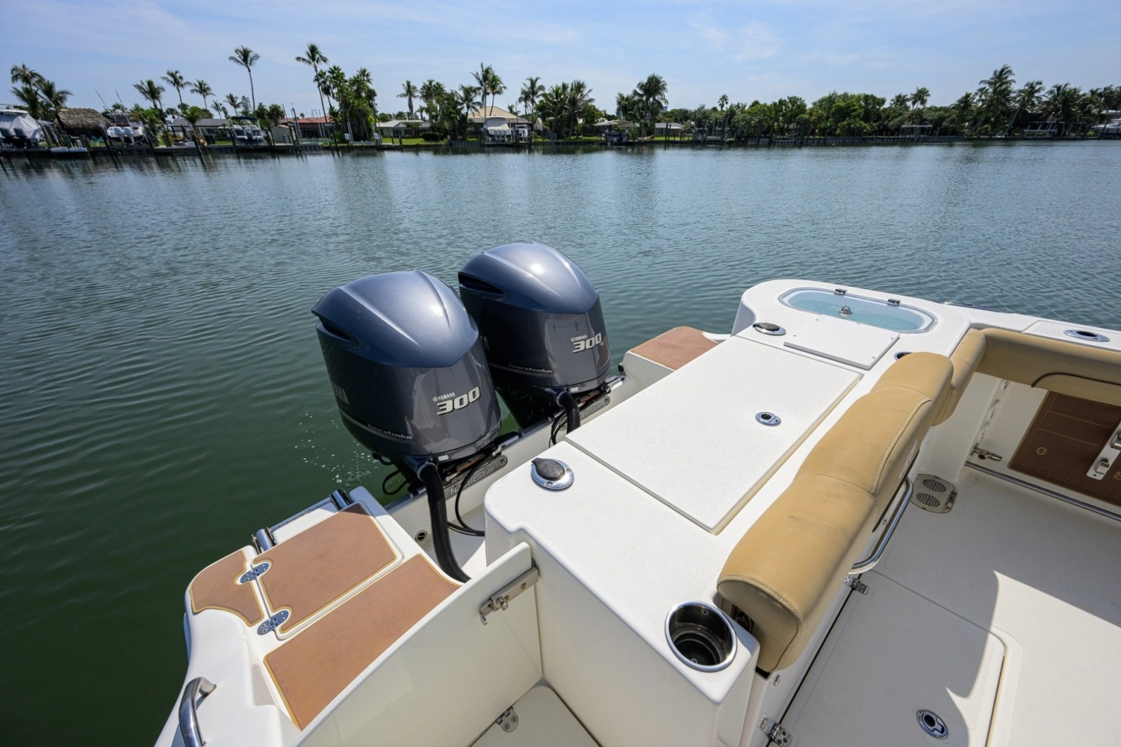 NauticStar 28 - Cockpit