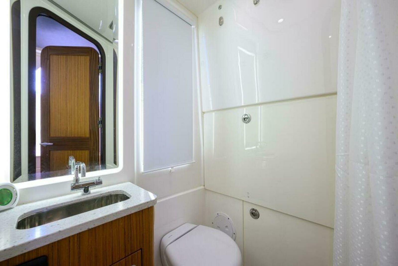 Solace 41 Cabin, Head