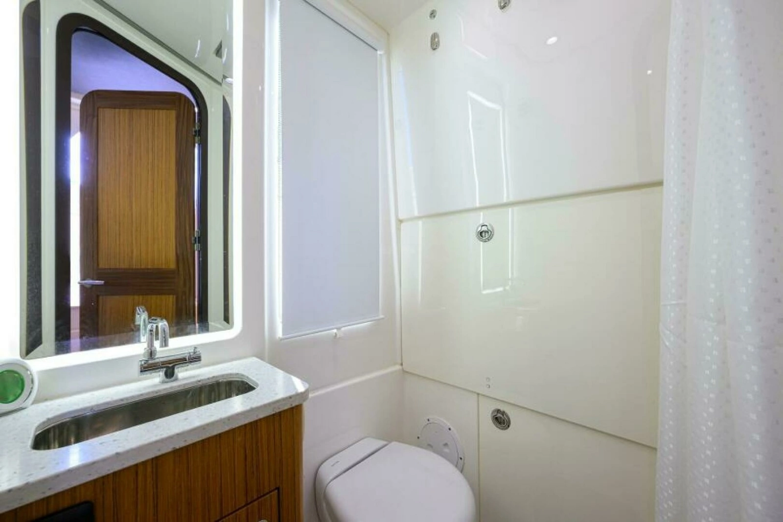 Solace 41 Cabin, Head