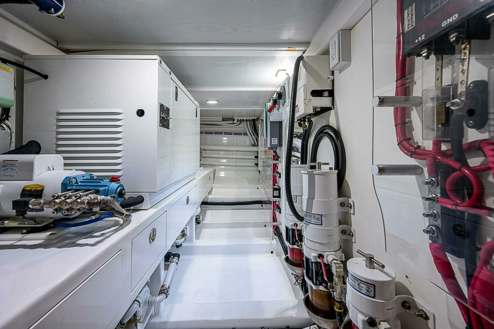 Maverick 55 Lucky -  Engine Room