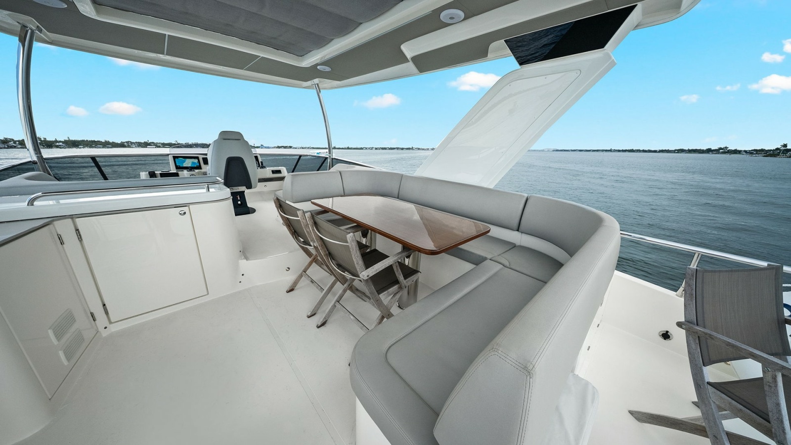 Flybridge Seating and Helm