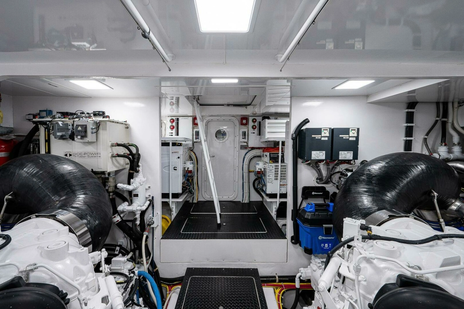 Viking 75 MIRAGE -  Engine Room