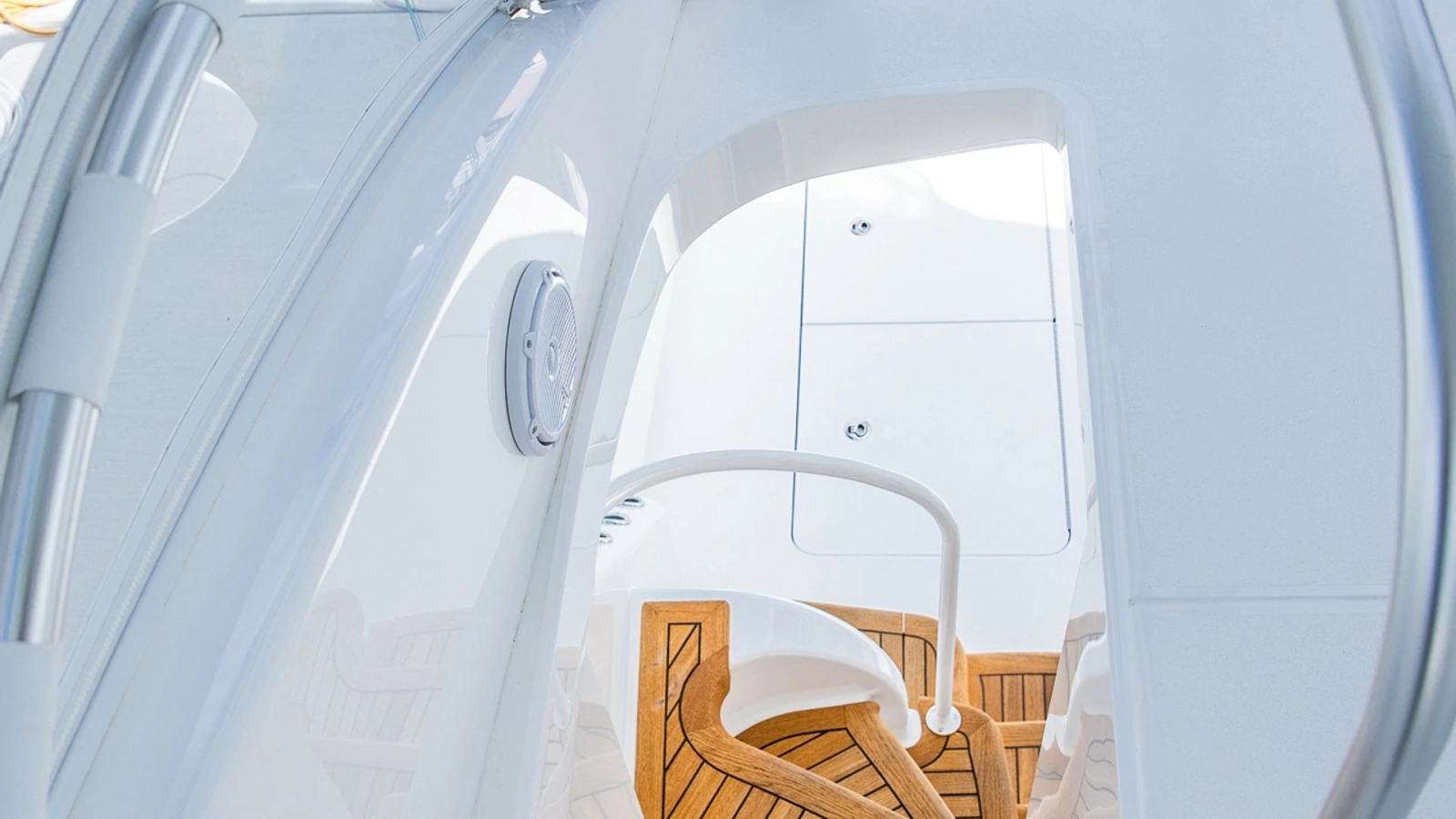 Flybridge Access with Teak Steps
