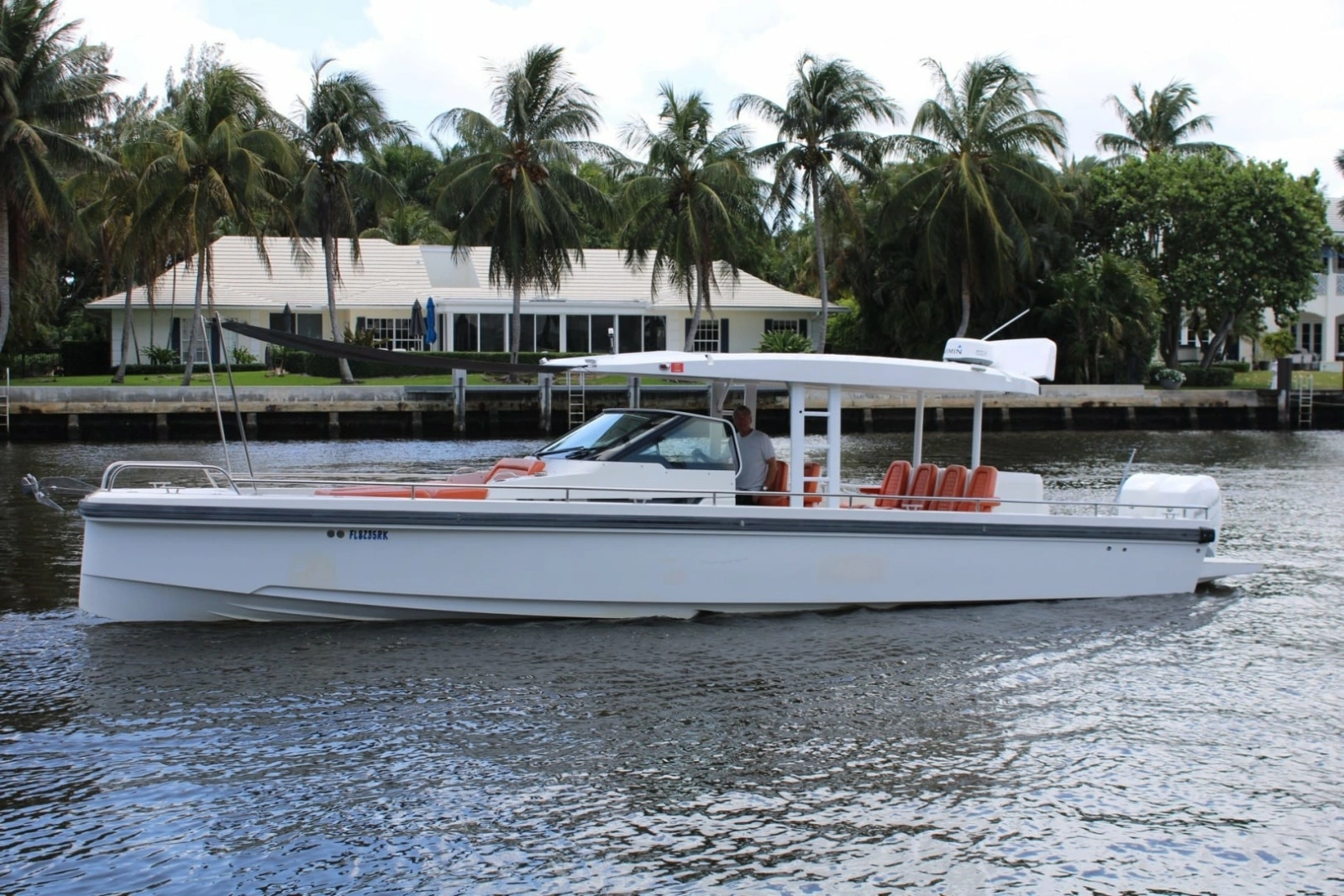 Axopar 37 - Exterior Profile
