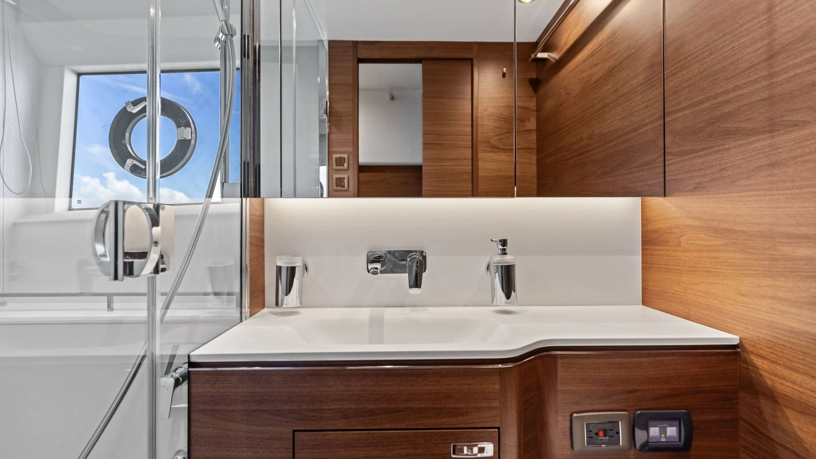 Luxurious Master En-Suite Bathroom