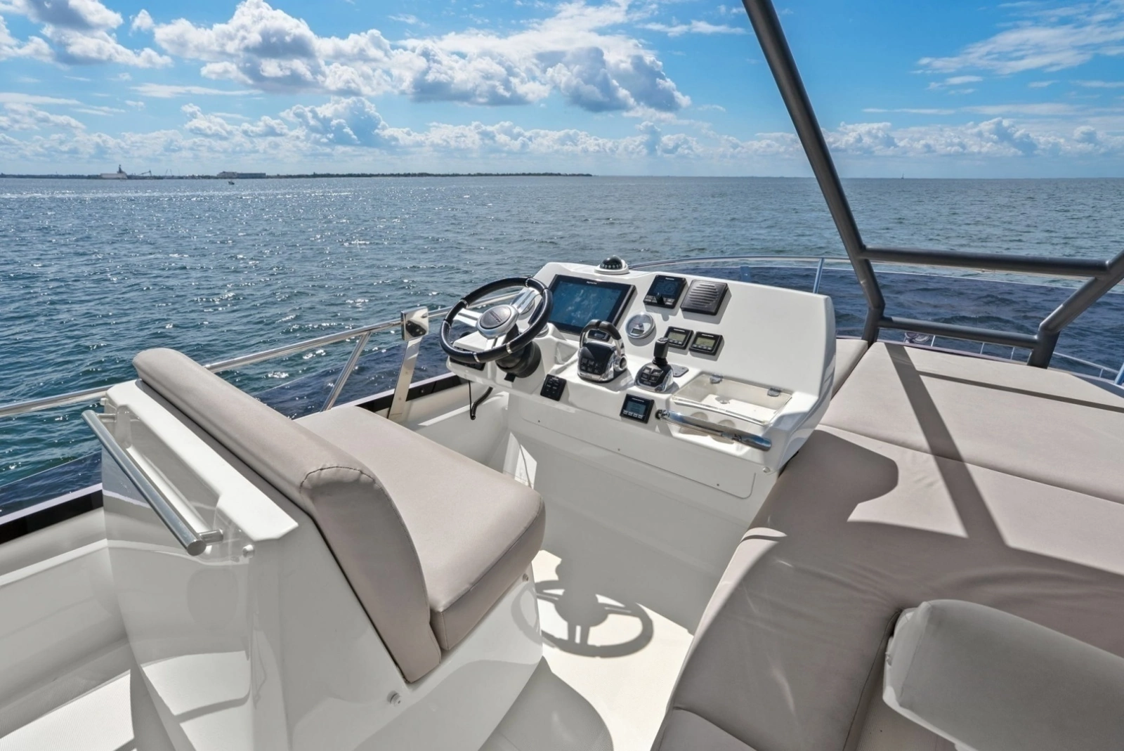 2020 Prestige 460 Flybridge GALATI YACHT SALES TRADE Flybridge Helm