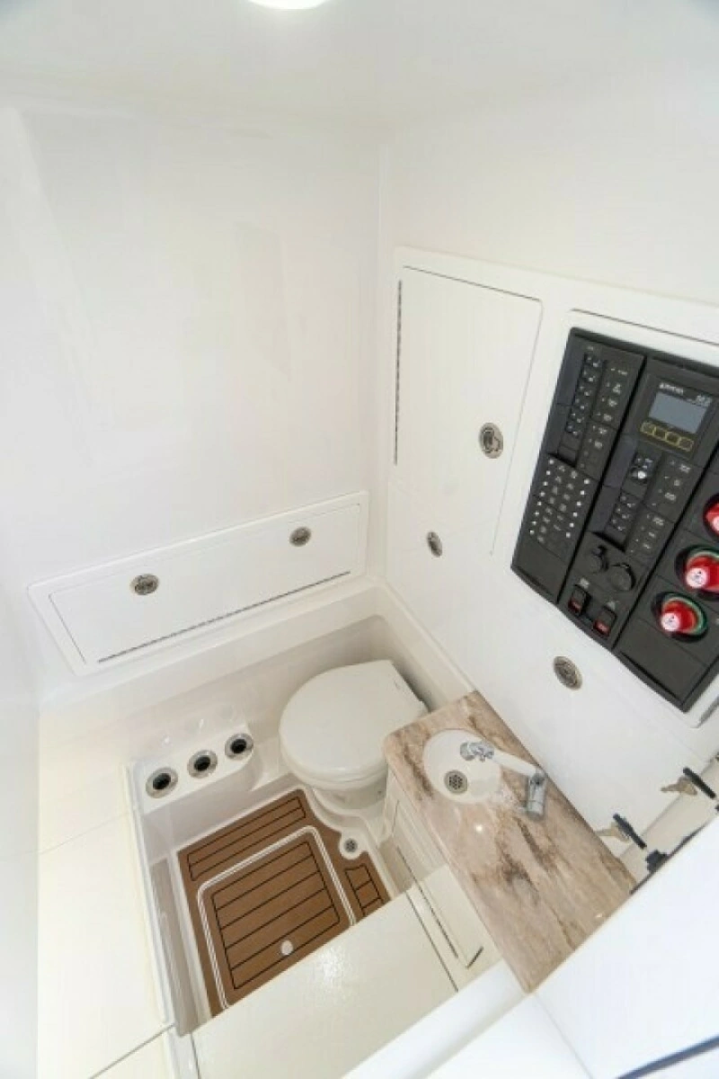 New V-33 Valhalla Boatworks Center Console