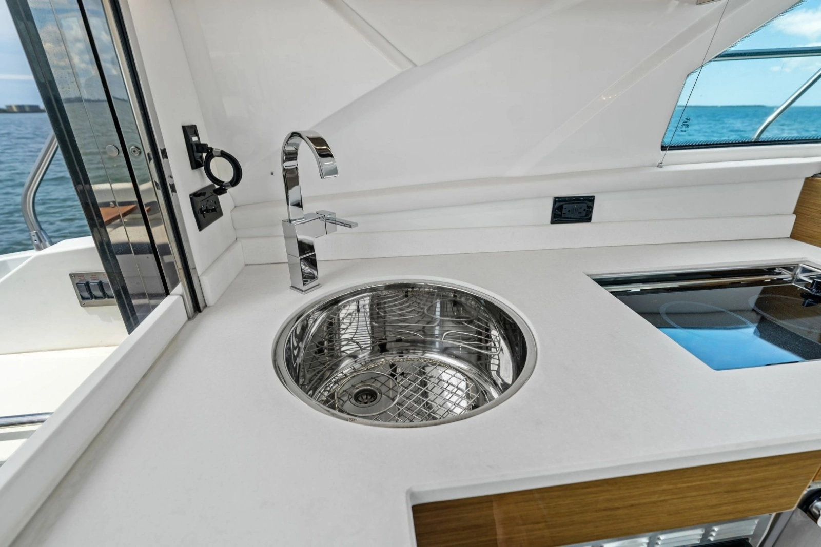 2019 Cruisers Yachts 42 Cantius photo 17