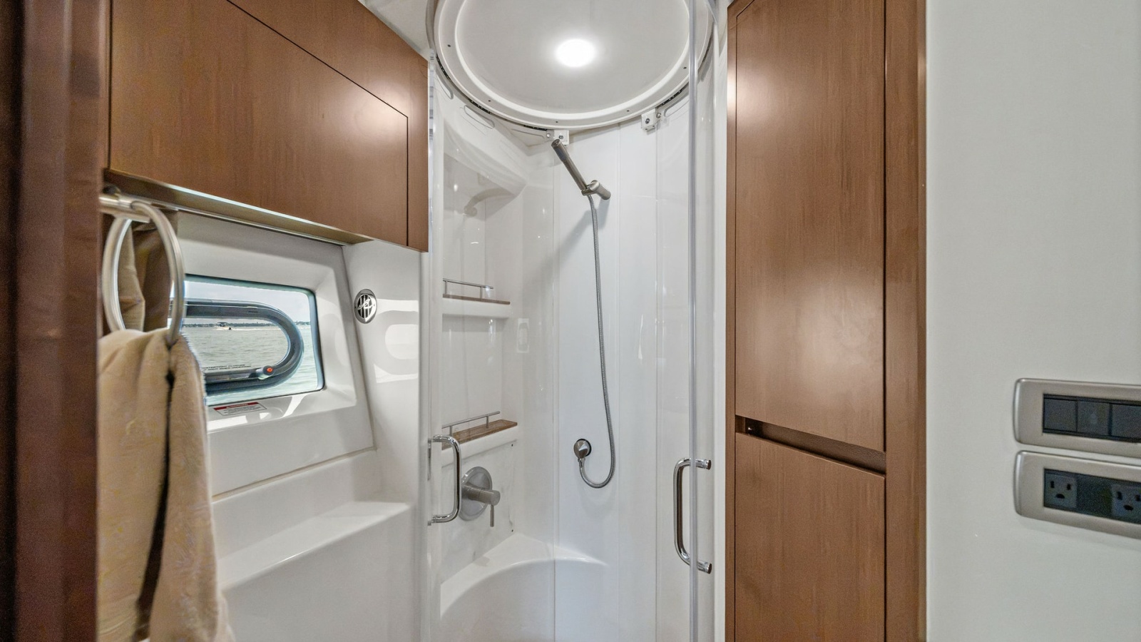 Elegant Enclosed Shower in Head