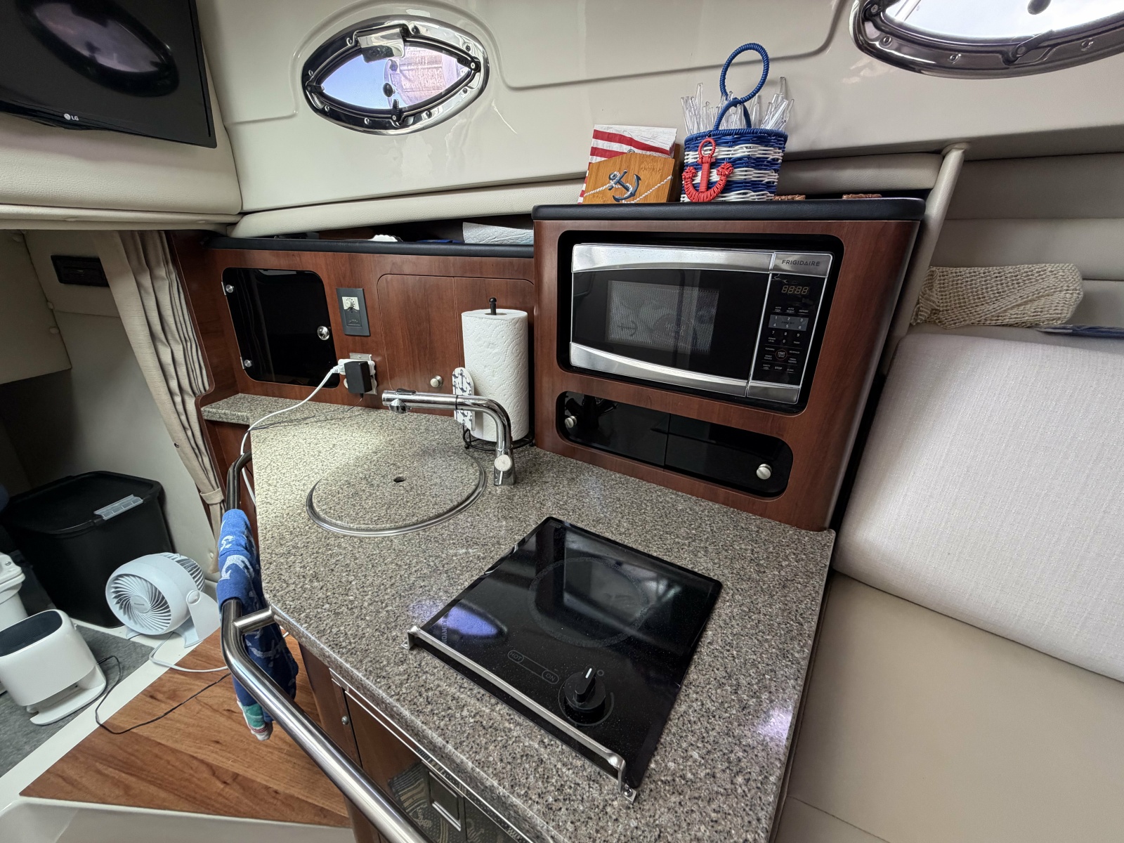 2016 Robalo R305