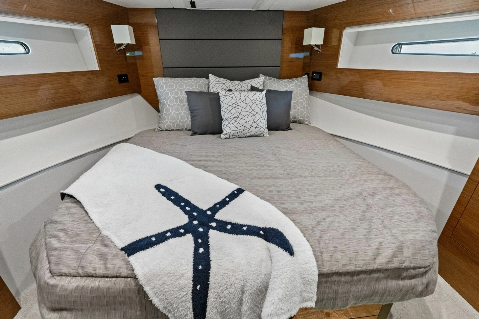 2019 Cruisers Yachts 42 Cantius photo 39