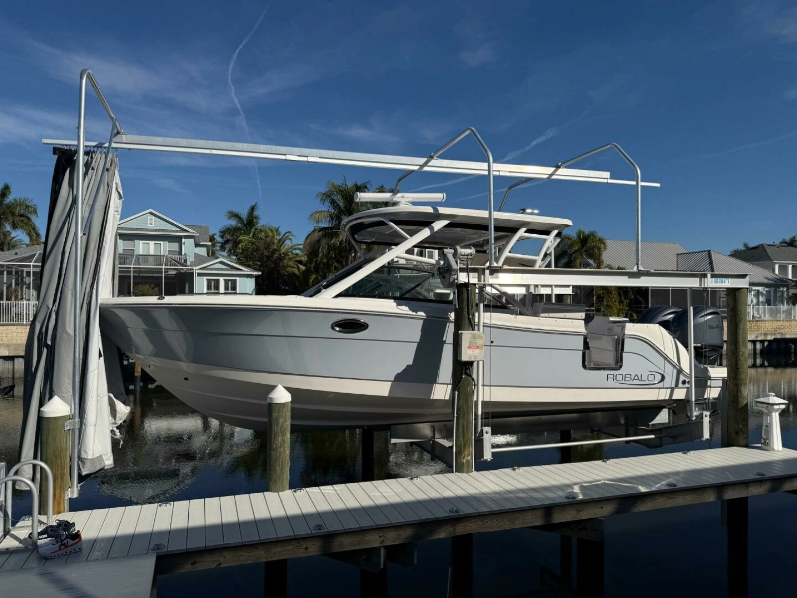 2021 Robalo R317 photo 26