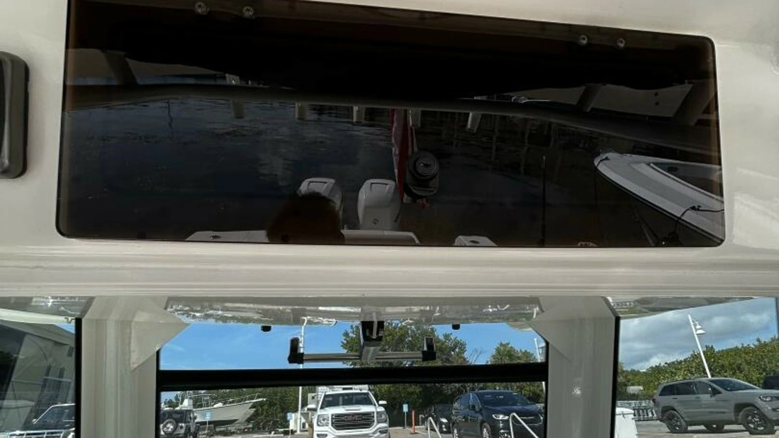 2017 33 Boston Whaler 330 Outrage Helm (1)