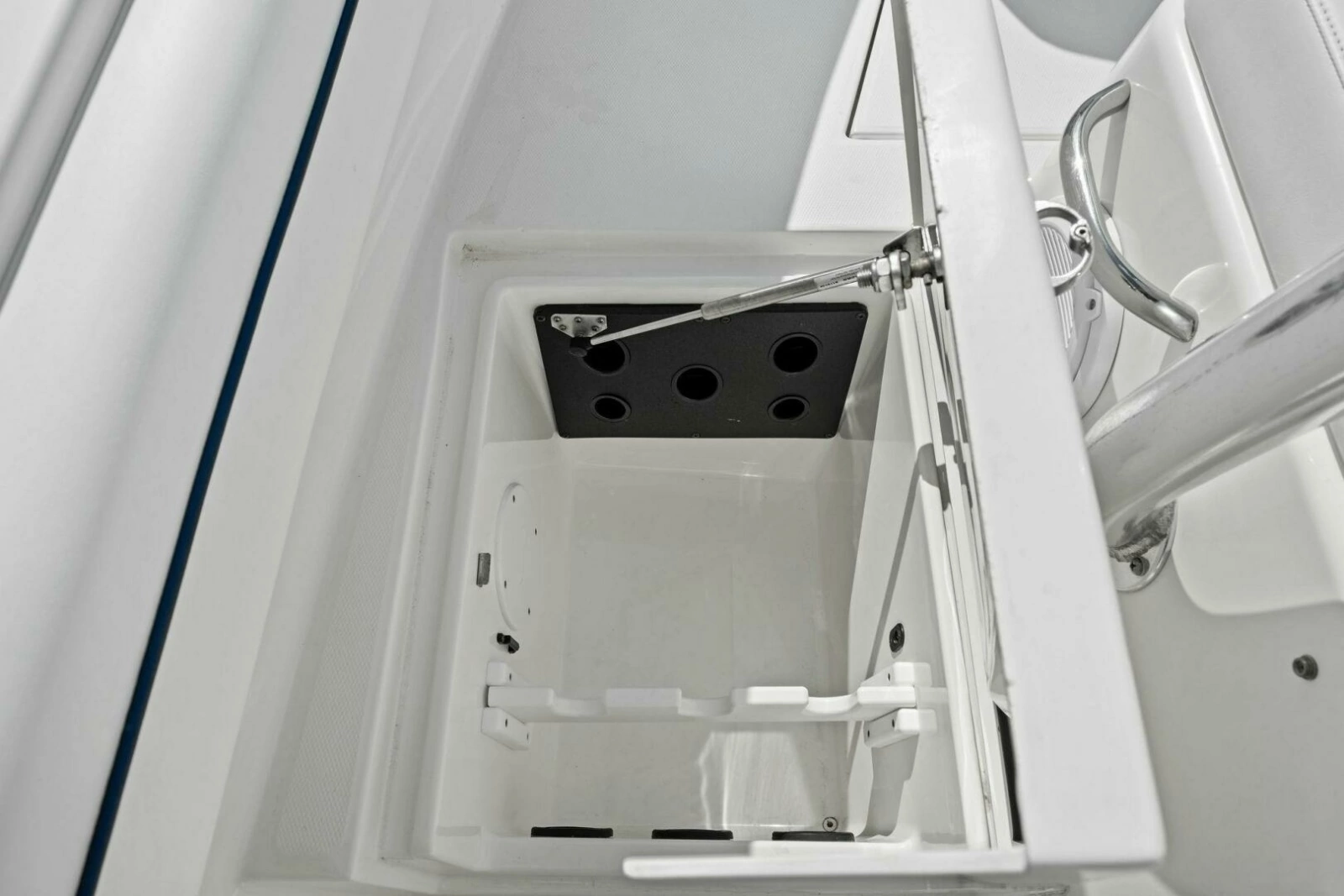 2012 Regulator 32
