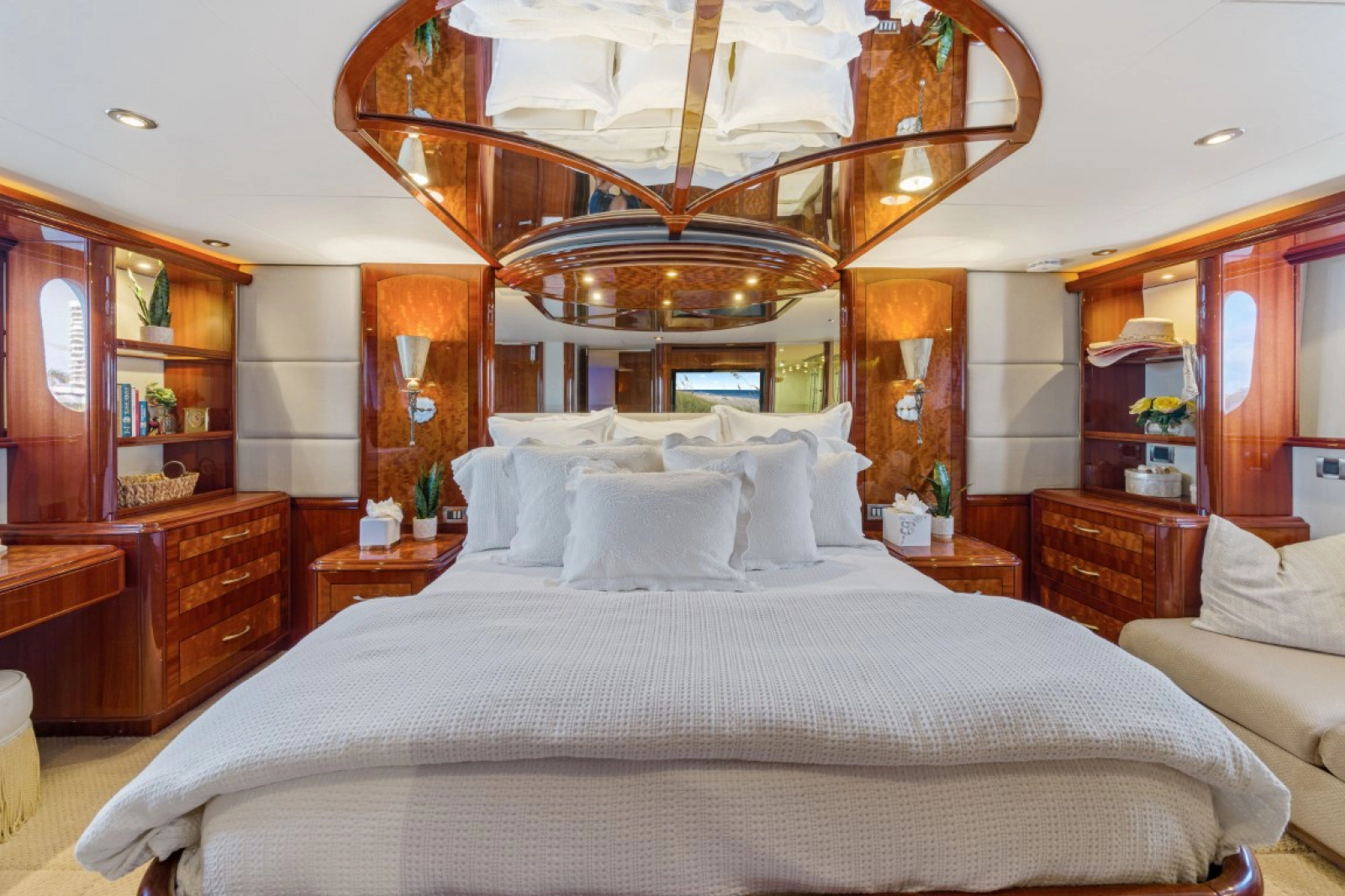 2004 Lazzara Yachts 80 Open Fly