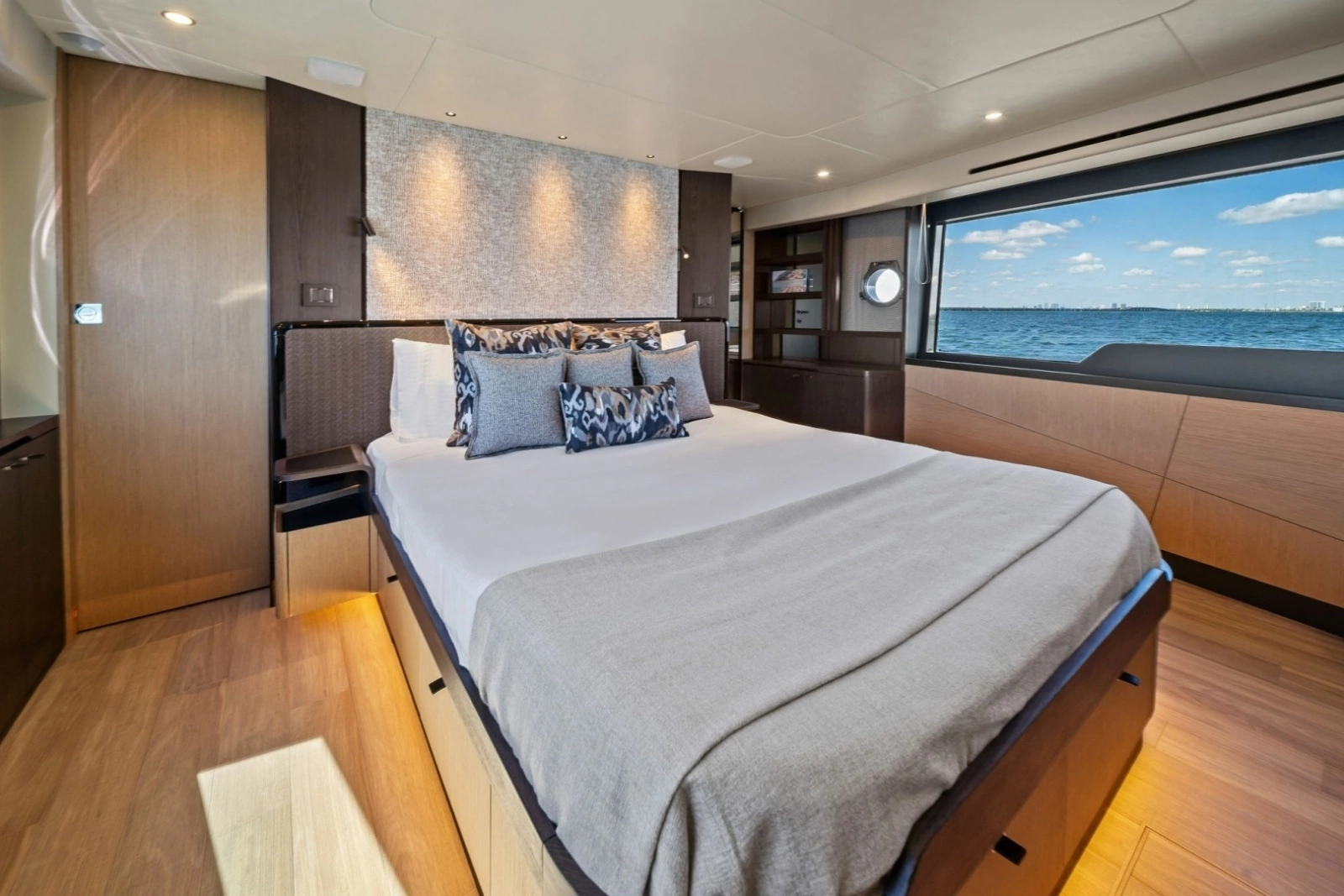 New 2027 56 Absolute Fly 56ft Absolute Yacht For Sale