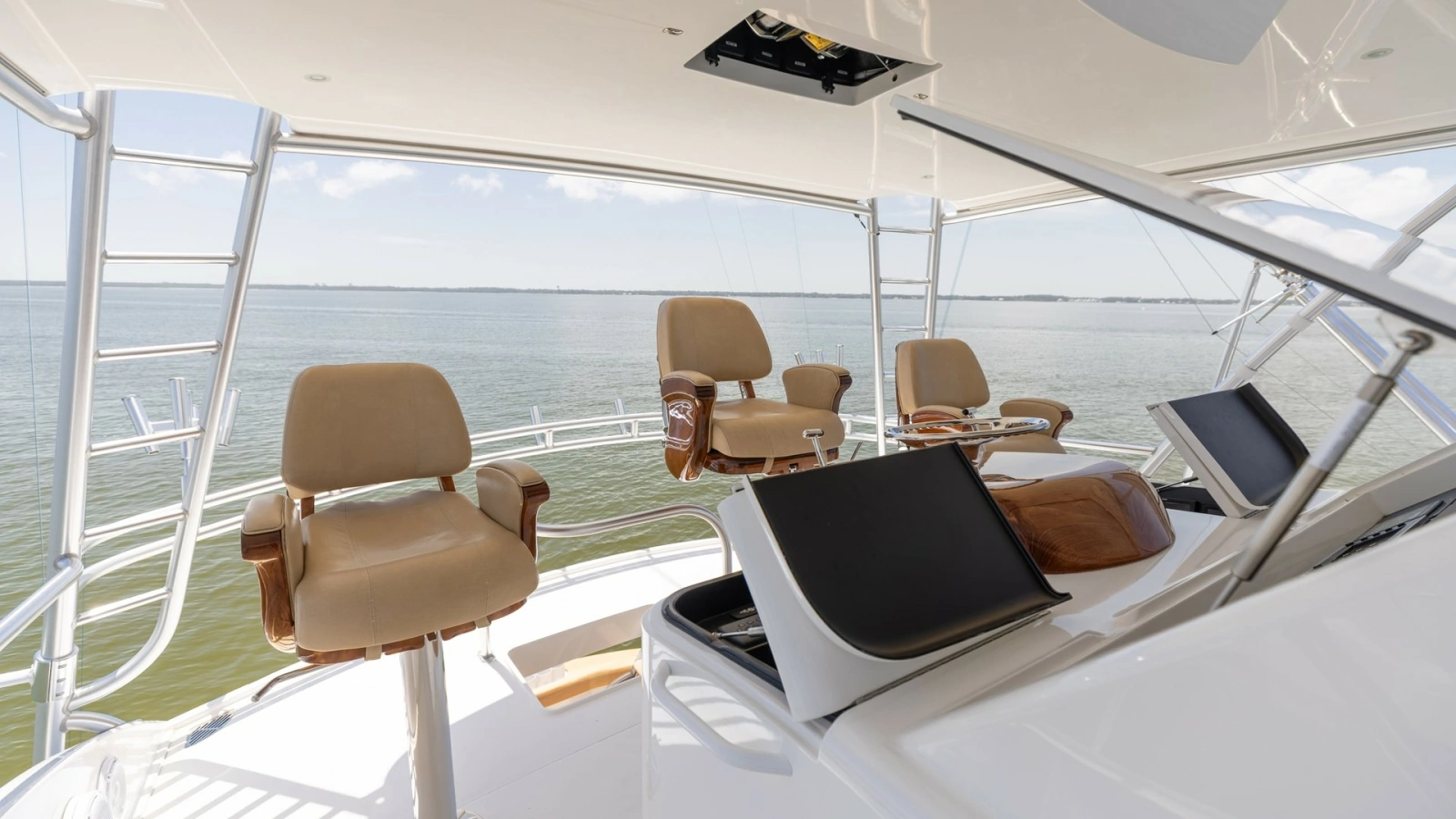 Flybridge Helm Station with Seating