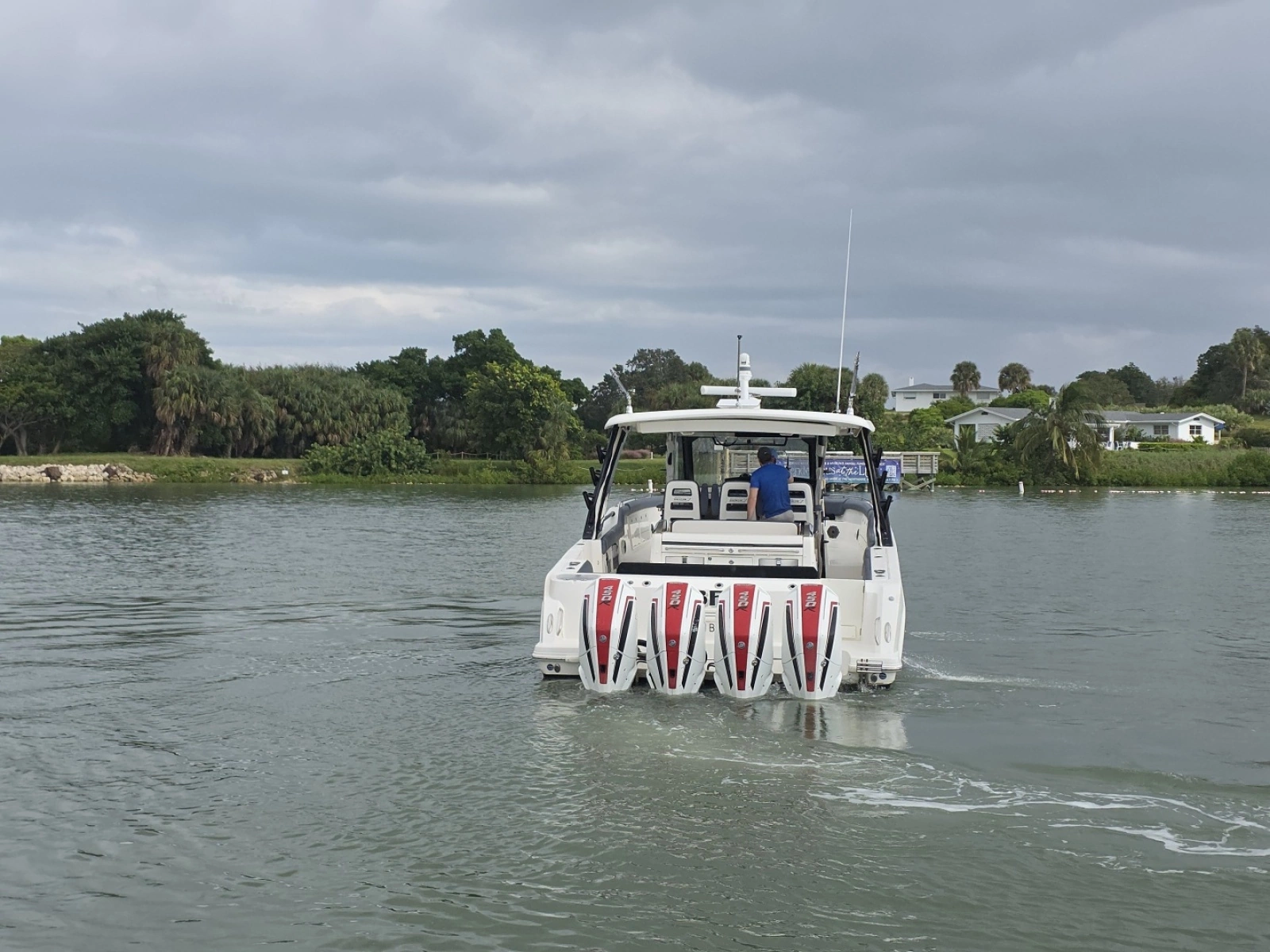 2021 Boston Whaler 420 Outrage BFT- Profile