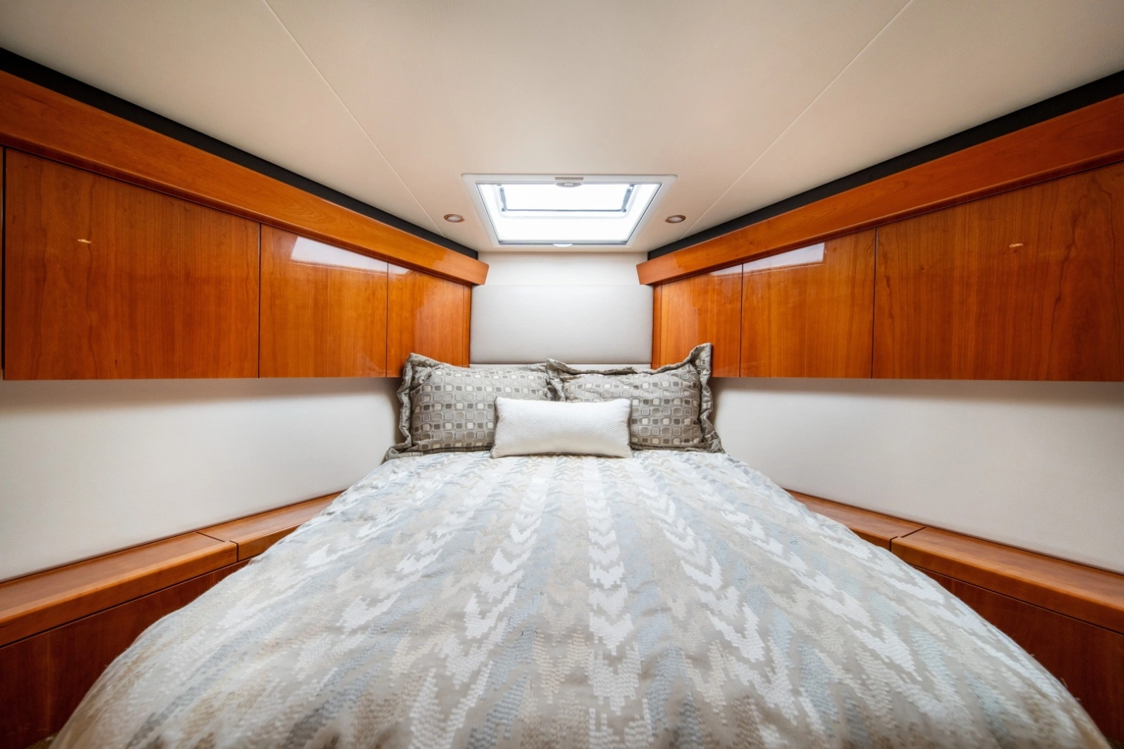 2017 Hatteras 54 GT