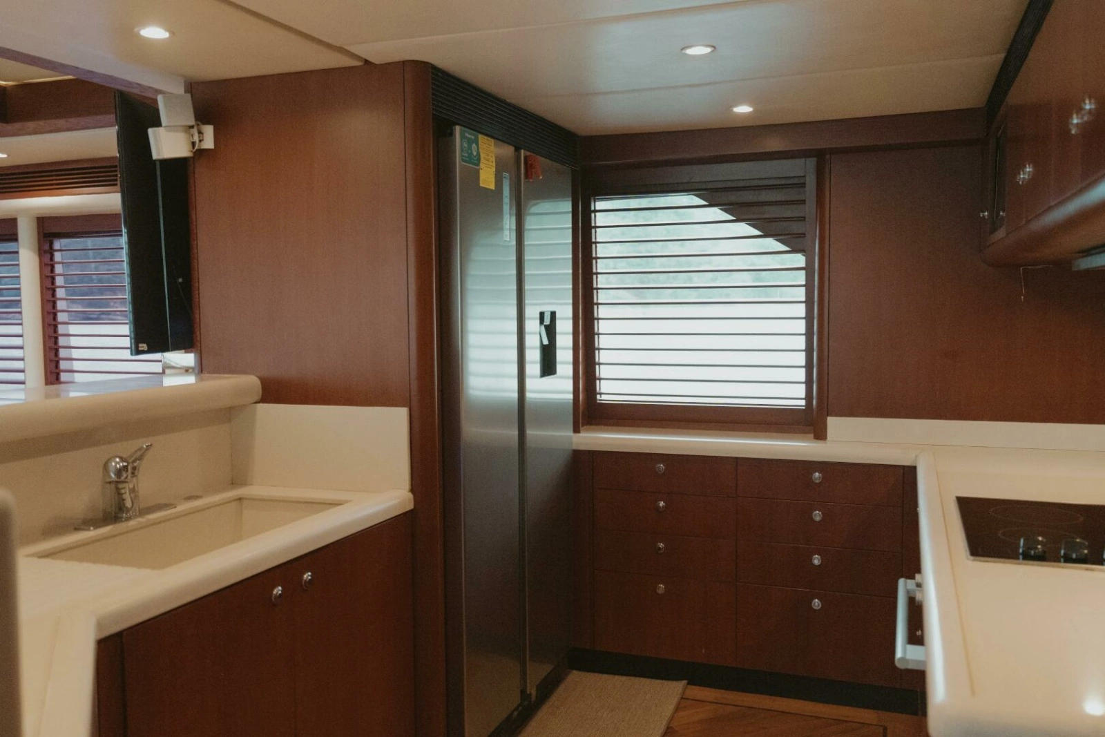 1996 Oceanfast 87 Enclosed Bridge Sportfish photo 6